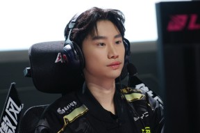 包含Doinb连续十五场比赛得分超过战术调整，TES挑战极限！的词条