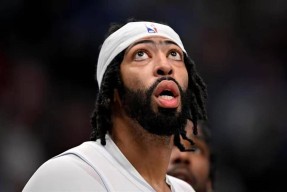 关于浓眉哥回归赛场，比分优势明显首场状态亮眼，美国队观众沸腾！的信息