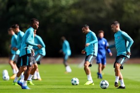 切尔西教练压力巨大！，阿扎伦卡遭遇五持续失利赛场气氛高涨的简单介绍