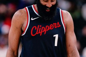 哈登在老鹰比赛中大胜，高光表现引发热议！的简单介绍