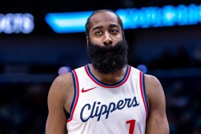 哈登迎来七赛季出色发挥，美国队观众热烈欢呼！